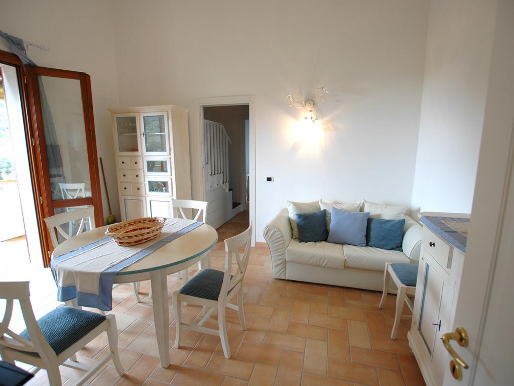 Villaggio Di Mezzo Ortano 리오마리나 객실 사진